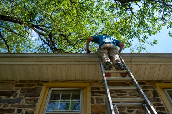 Industrial Gutter Cleaning in Bothell